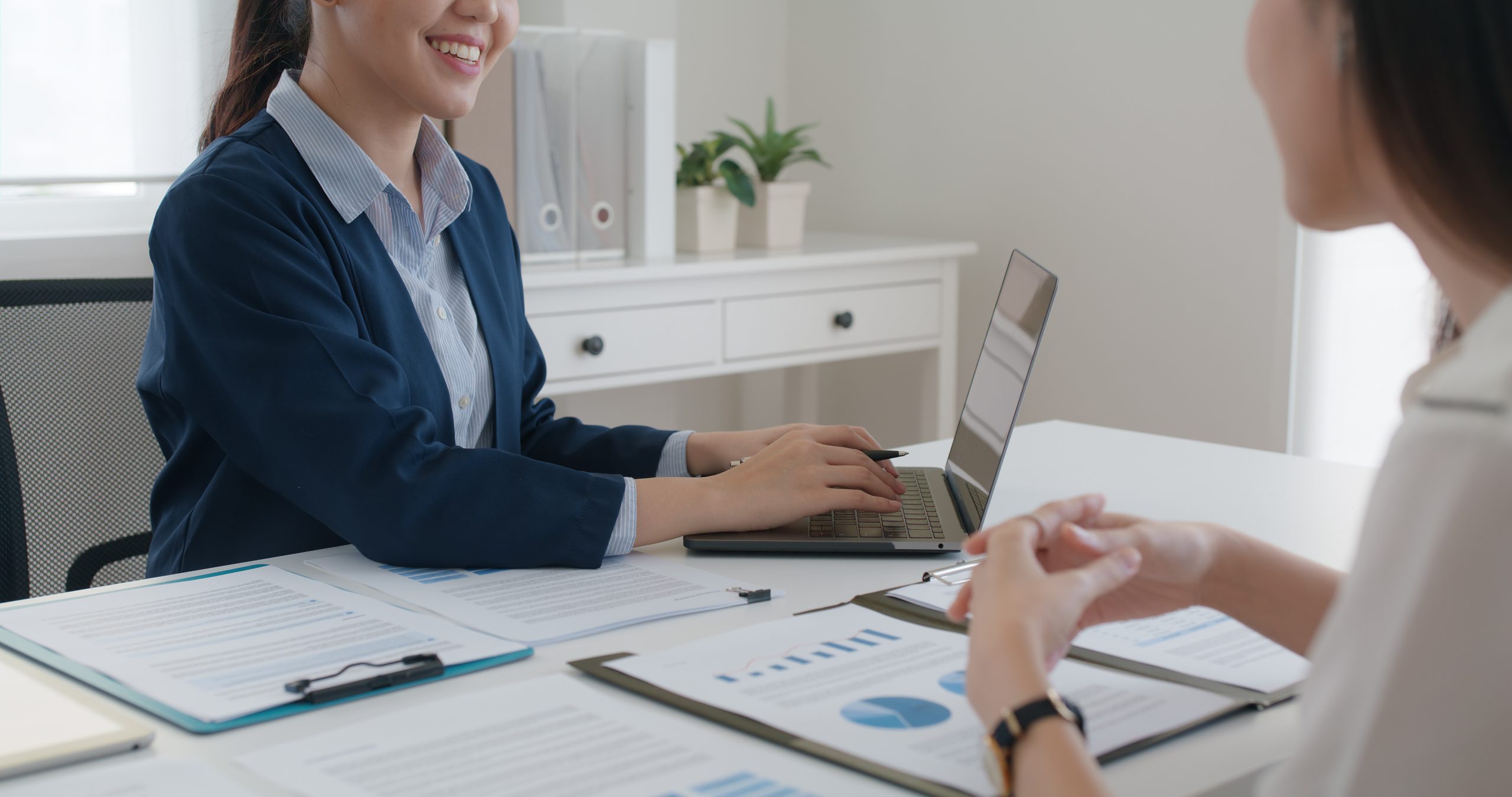 Do licensed money lenders provide tailored loan packages for various needs